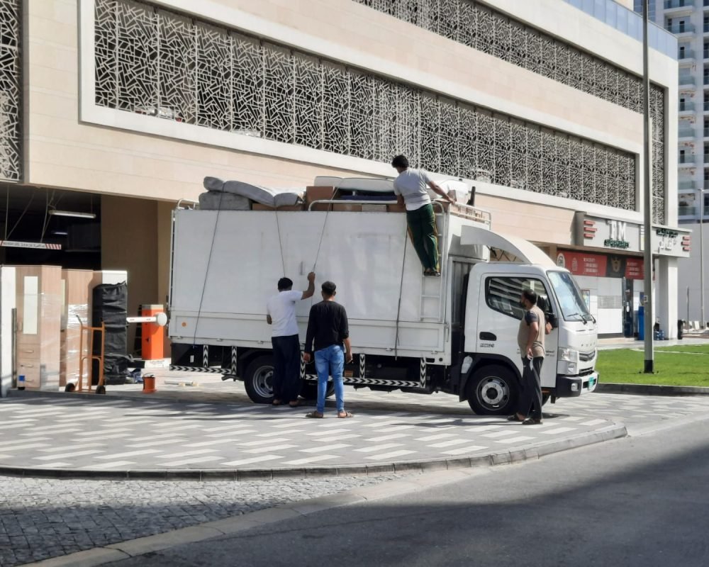 Loading unloading service in dubai